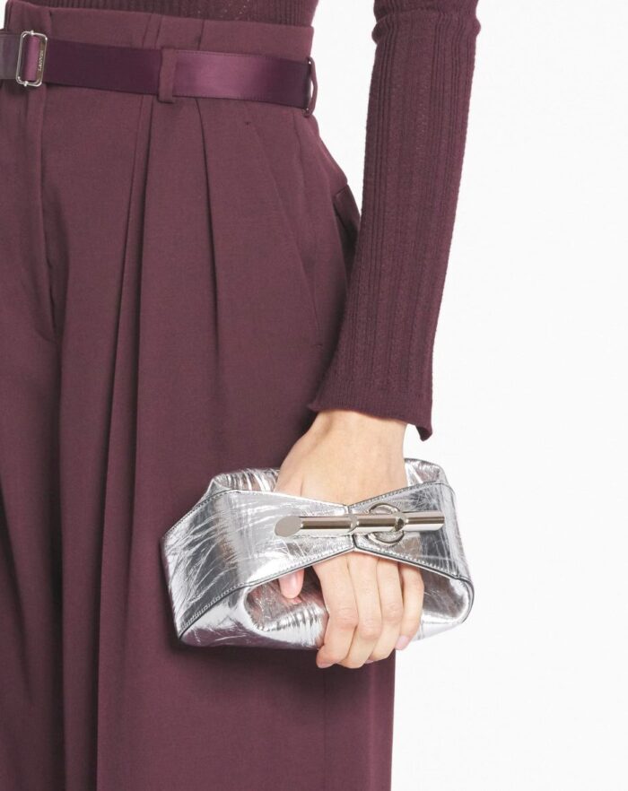 Women’s Haute séquence clutch bag in metallic leather Silver